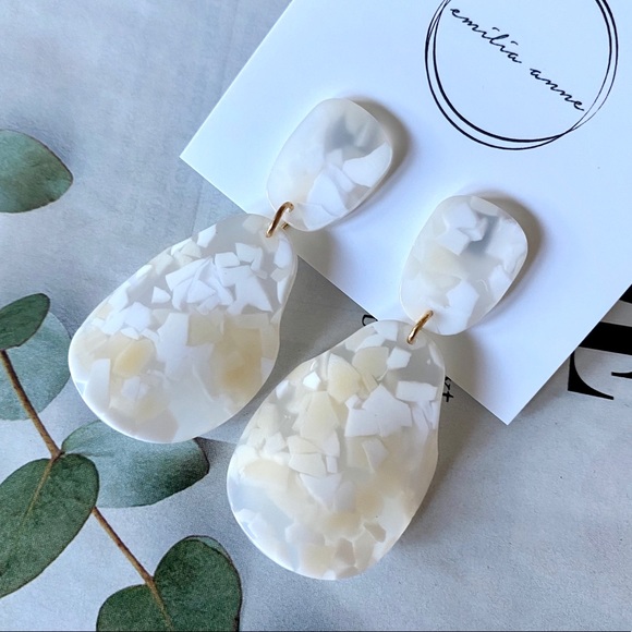 Boutique. Jewelry - Luxury Acrylic White Geometric Resin Earrings